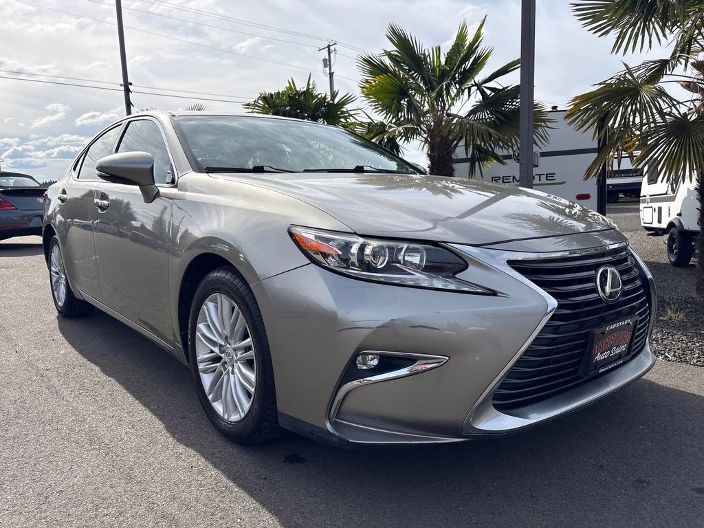 2016 Silver Lexus ES 350 FWD Sedan