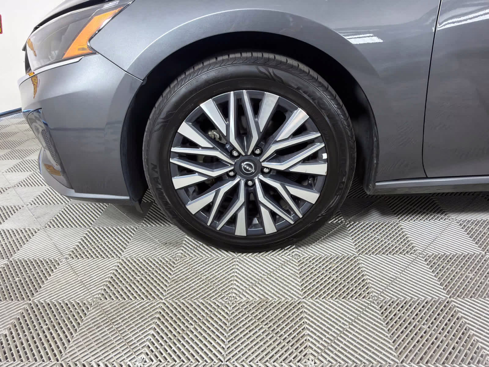 2024 Gun Metallic Nissan Altima 2.5 SV FWD Sedan