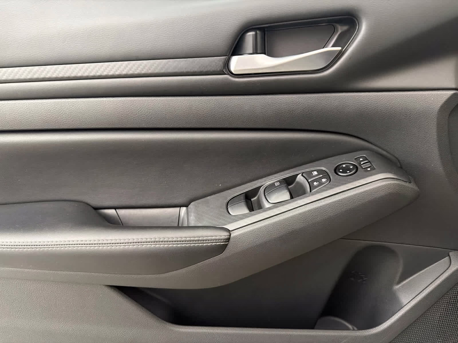 2024 Gun Metallic Nissan Altima 2.5 SV FWD Sedan