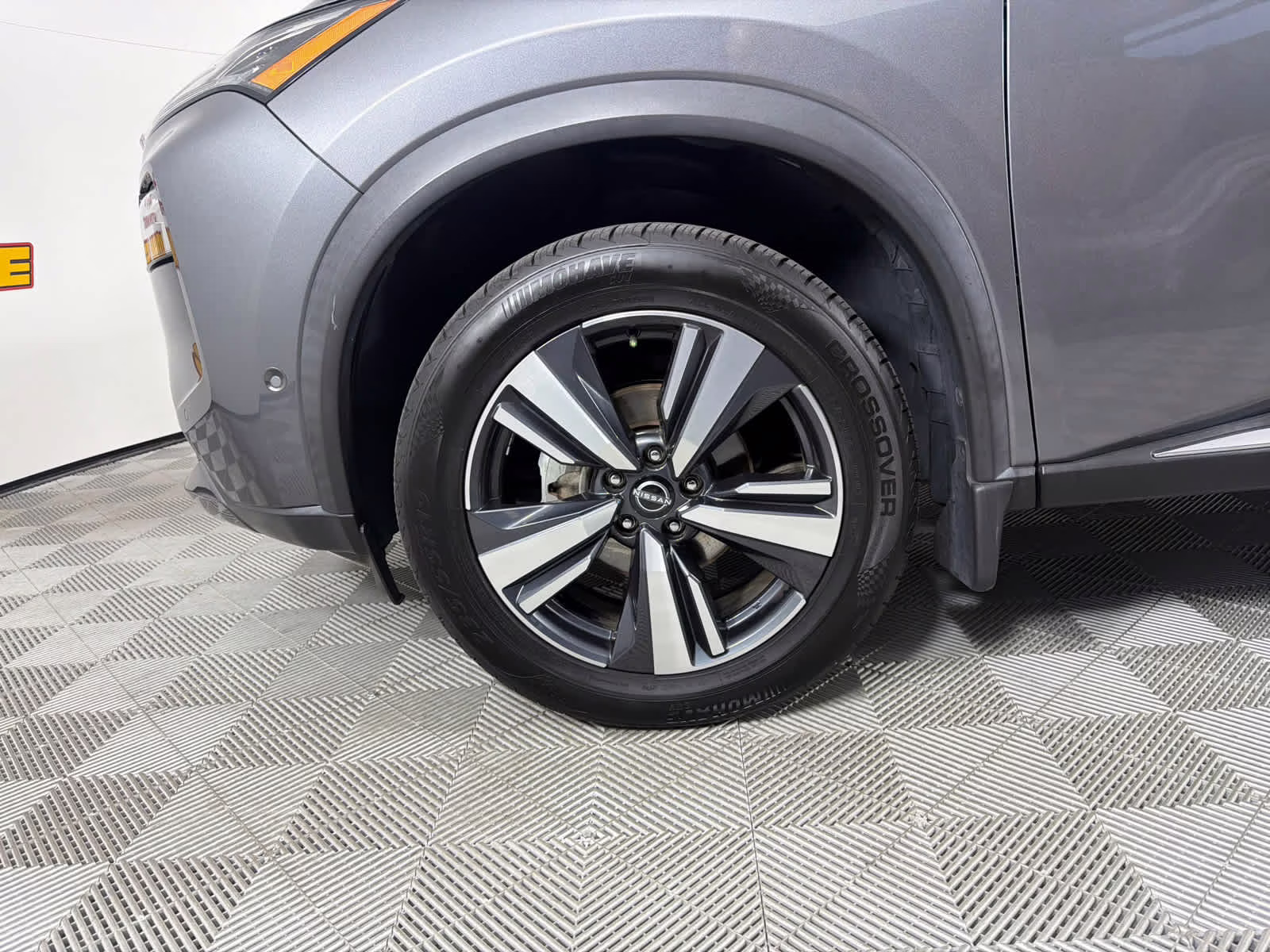 2023 Gun Metallic Nissan Rogue SL FWD SUV