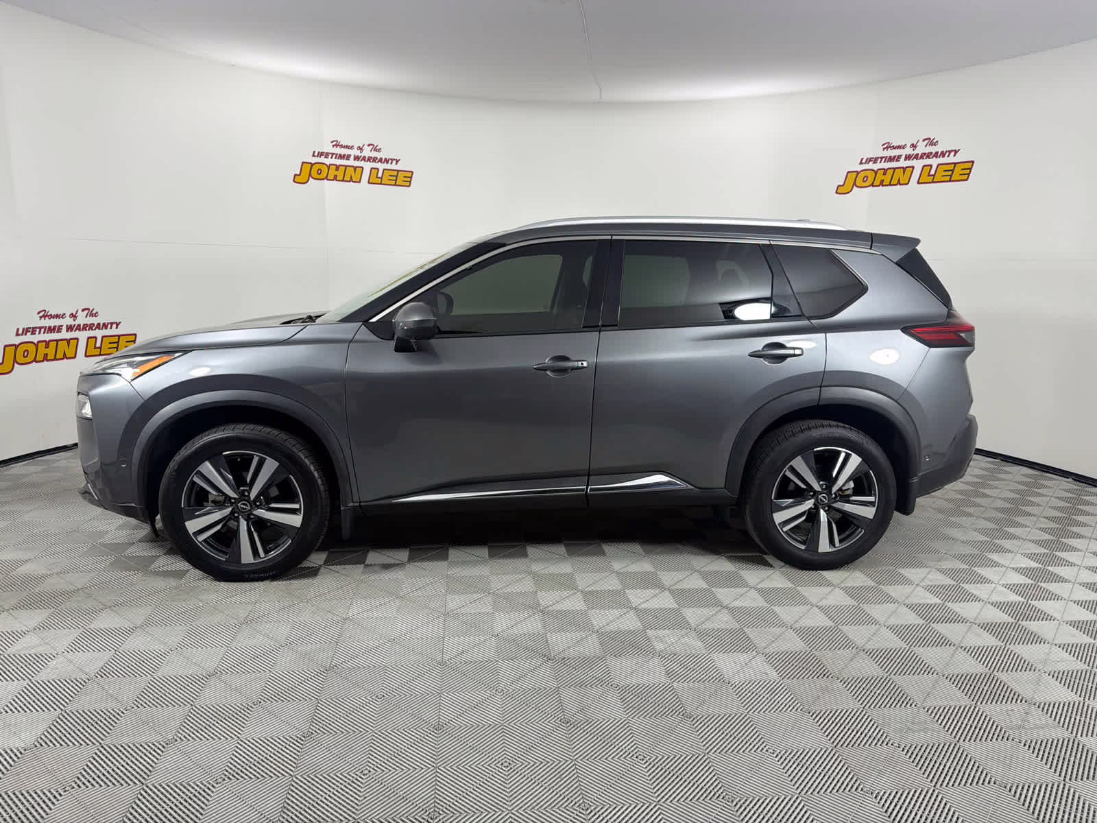 2023 Gun Metallic Nissan Rogue SL FWD SUV