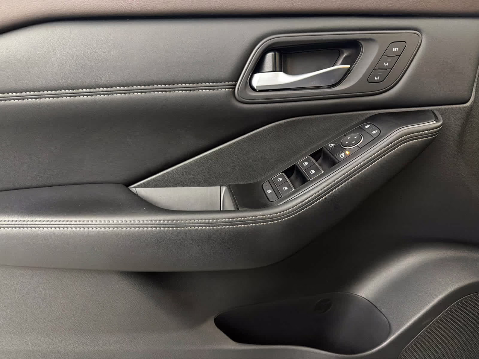 2023 Gun Metallic Nissan Rogue SL FWD SUV