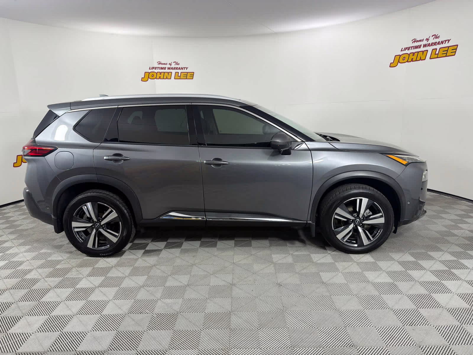 2023 Gun Metallic Nissan Rogue SL FWD SUV
