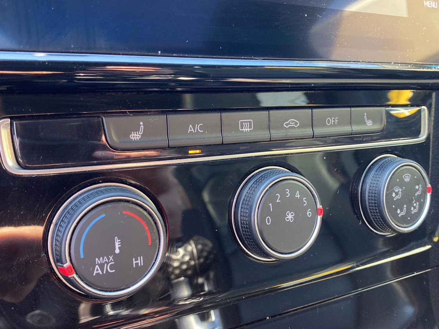 2019 Deep Black Pearl Volkswagen Golf GTI SE FWD Hatchback