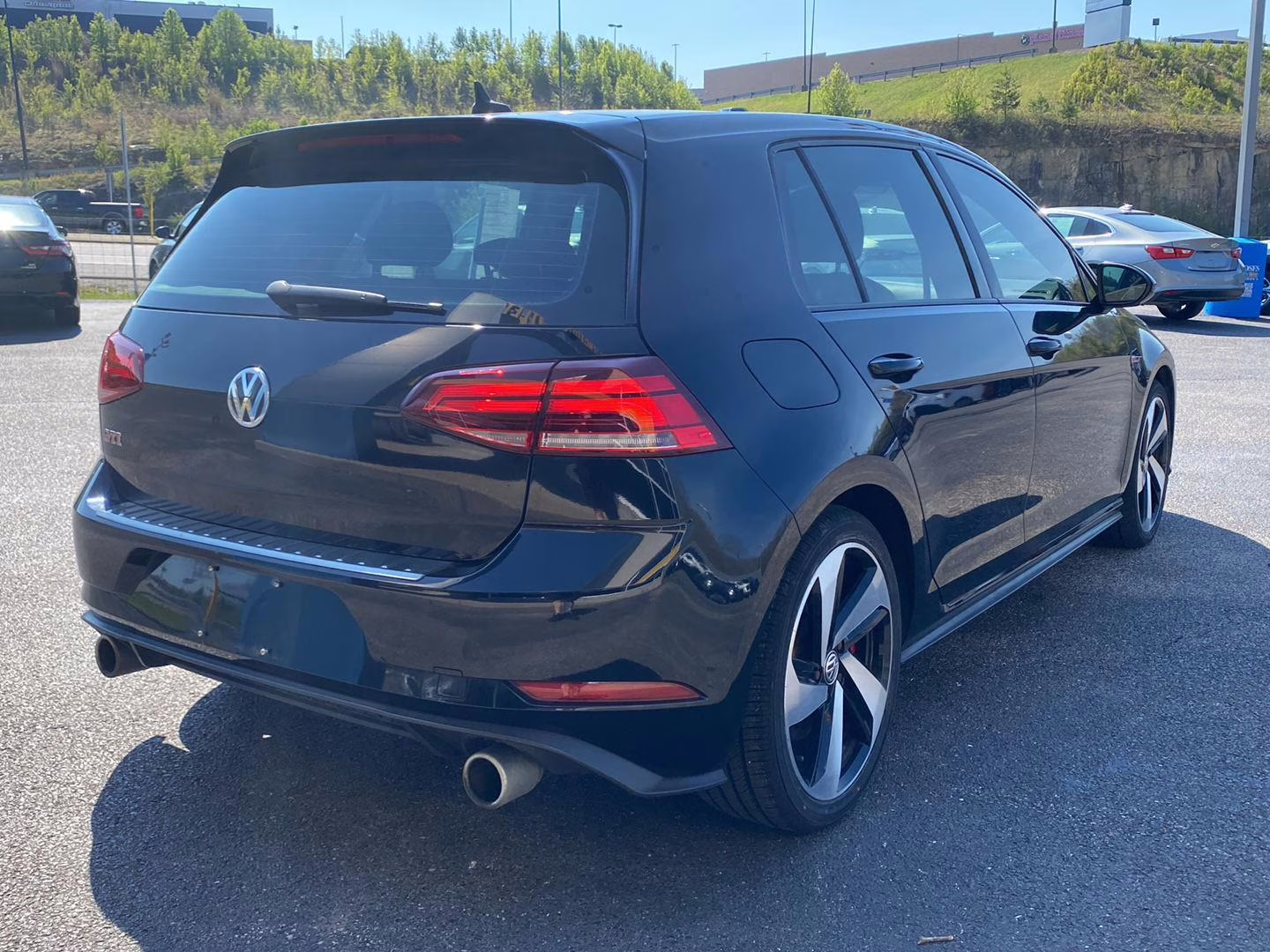 2019 Deep Black Pearl Volkswagen Golf GTI SE FWD Hatchback