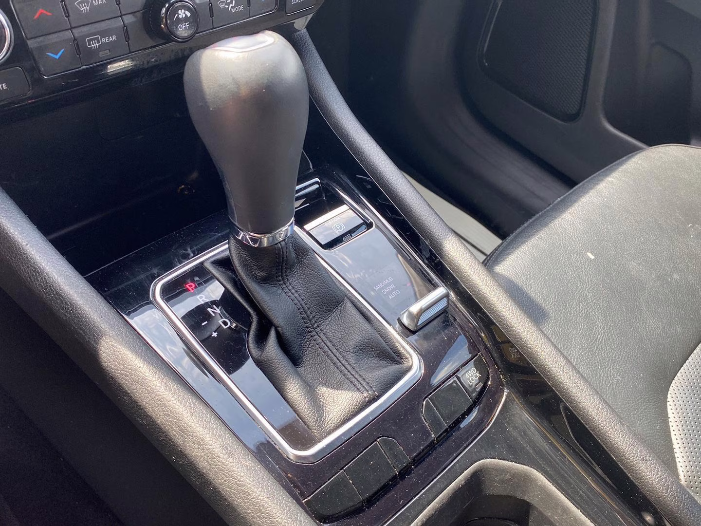 2023 Bright White Clearcoat Jeep Compass Limited 4X4 SUV