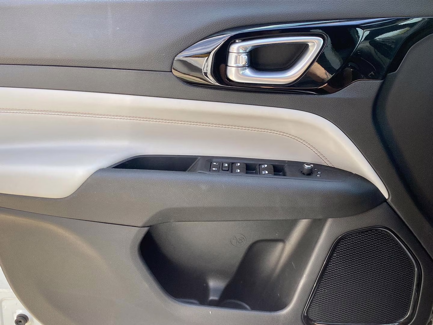 2023 Bright White Clearcoat Jeep Compass Limited 4X4 SUV