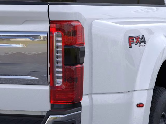 2026 Star White Metallic Tri-Coat Ford Super Duty F-350 DRW DRW 4X4 Truck