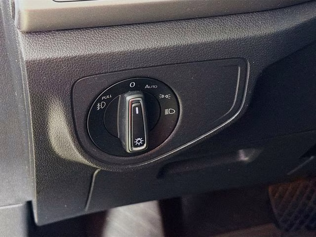 2019 Blue Metallic Volkswagen Atlas 3.6L V6 SE w/Technology FWD SUV