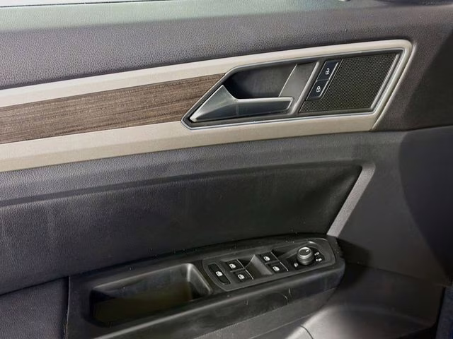 2019 Blue Metallic Volkswagen Atlas 3.6L V6 SE w/Technology FWD SUV