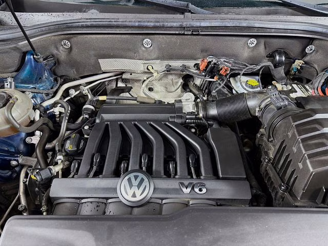 2019 Blue Metallic Volkswagen Atlas 3.6L V6 SE w/Technology FWD SUV