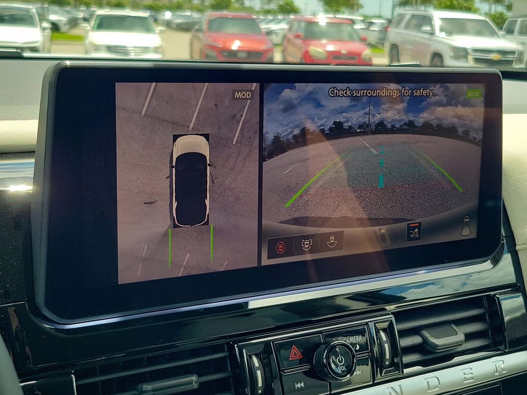 2026 Everest White Pearl Tricoat Nissan Pathfinder SL FWD SUV