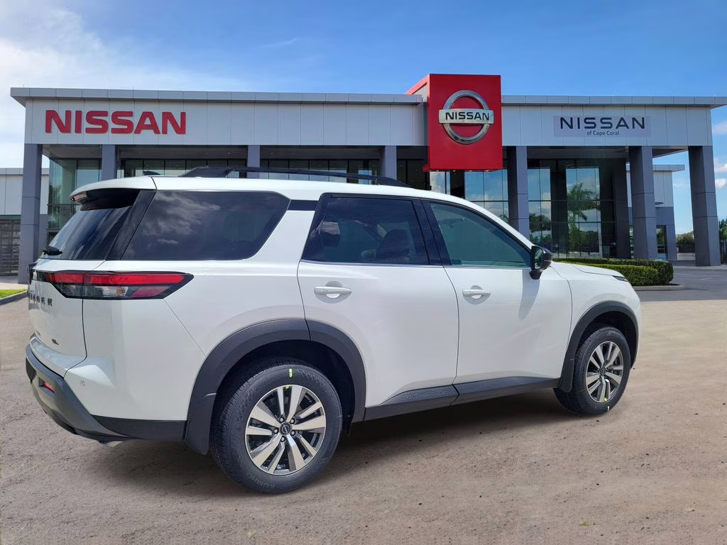 2026 Everest White Pearl Tricoat Nissan Pathfinder SL FWD SUV