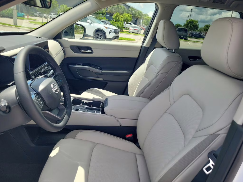 2026 Everest White Pearl Tricoat Nissan Pathfinder SL FWD SUV