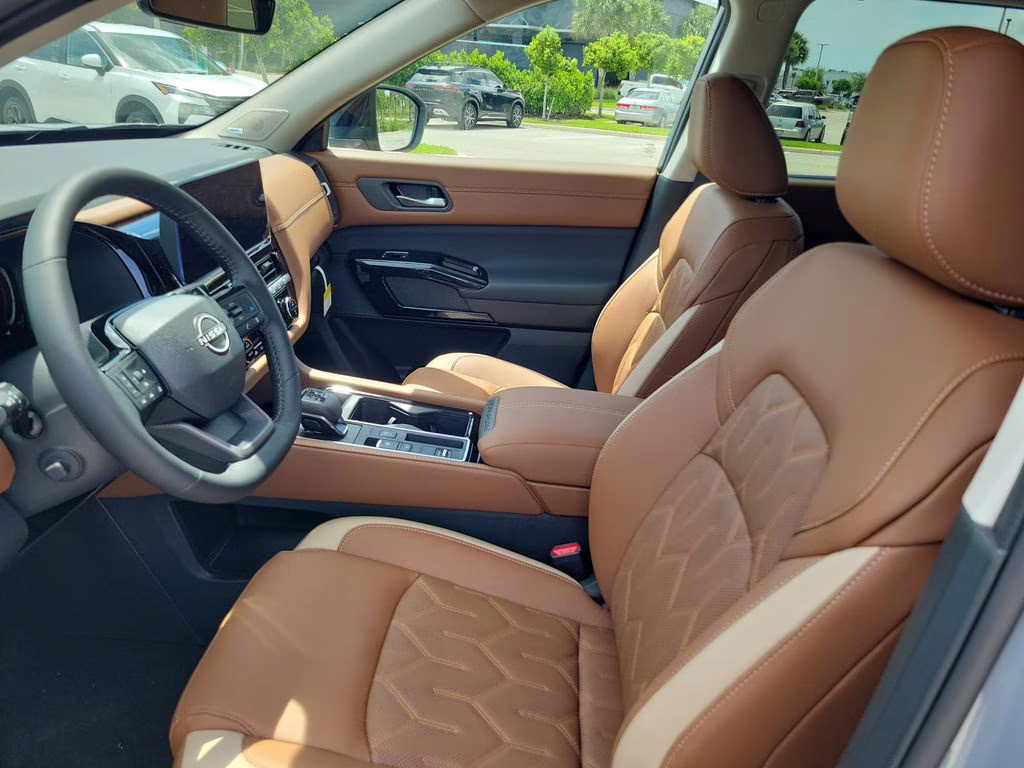 2026 Boulder Gray Pearl Nissan Pathfinder Platinum FWD SUV