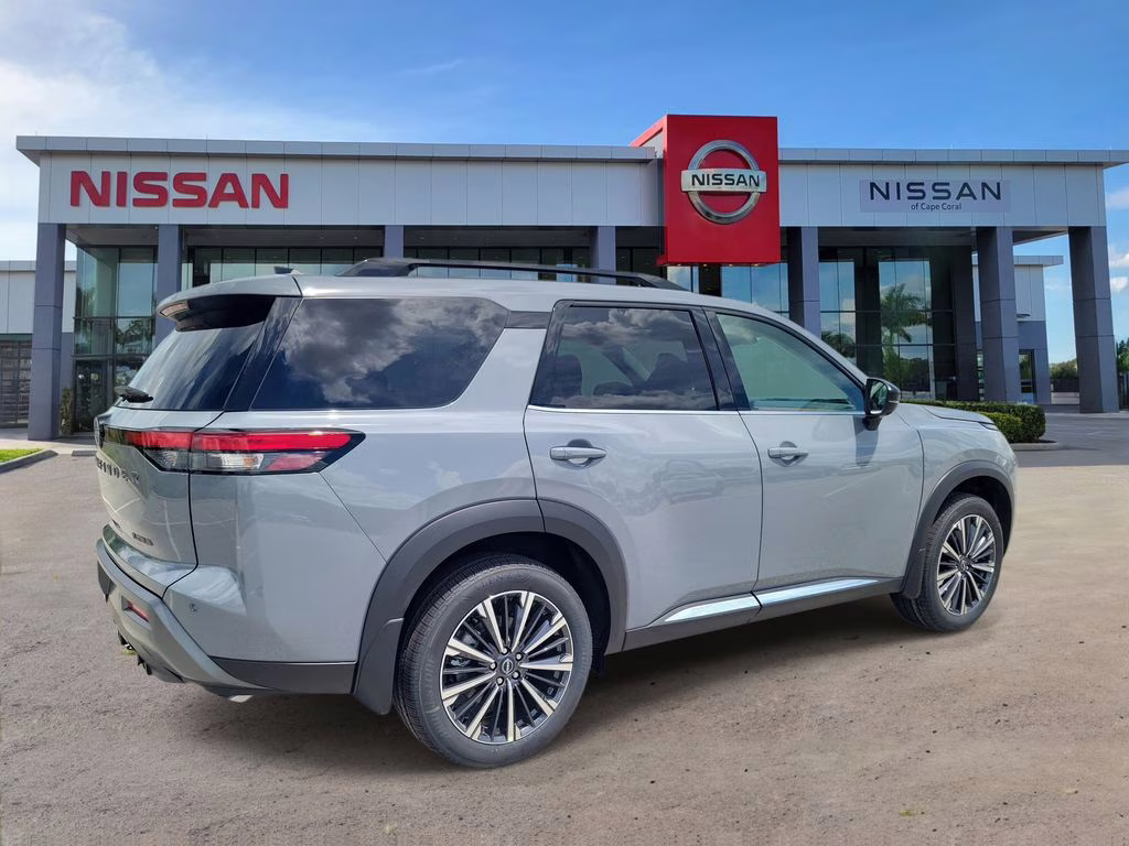 2026 Boulder Gray Pearl Nissan Pathfinder Platinum FWD SUV