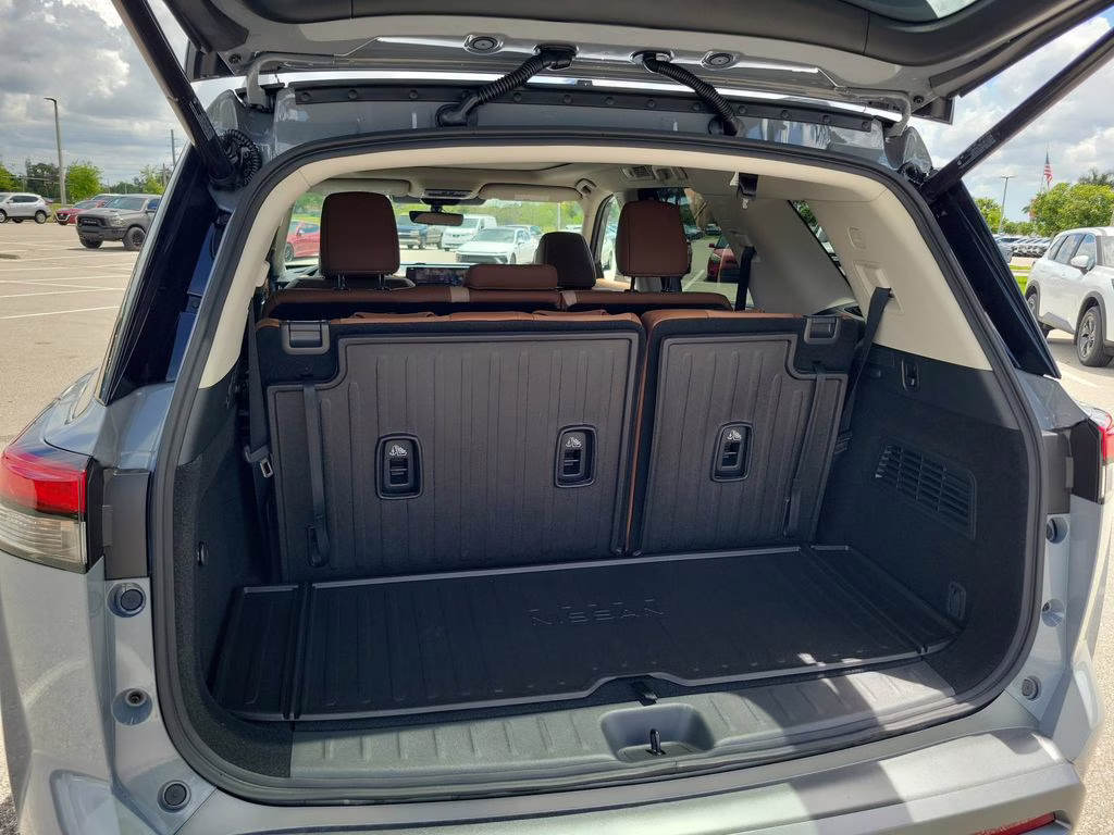 2026 Boulder Gray Pearl Nissan Pathfinder Platinum FWD SUV