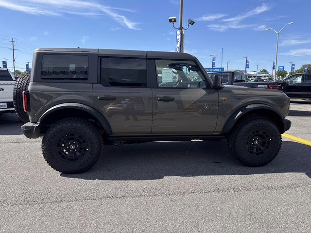 2026 Gray Ford Bronco Badlands 4X4 SUV