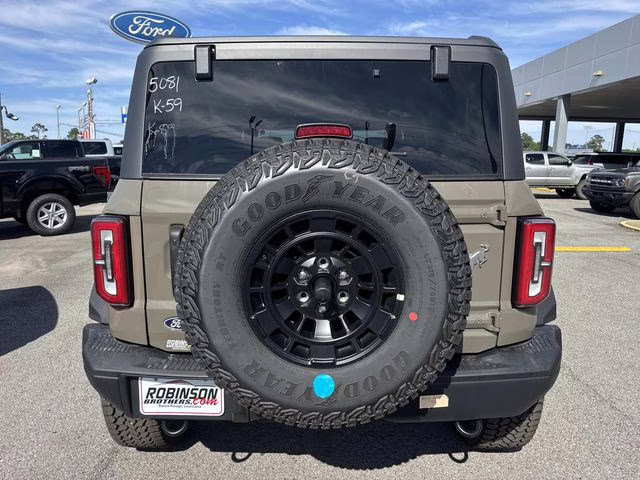 2026 Gray Ford Bronco Badlands 4X4 SUV
