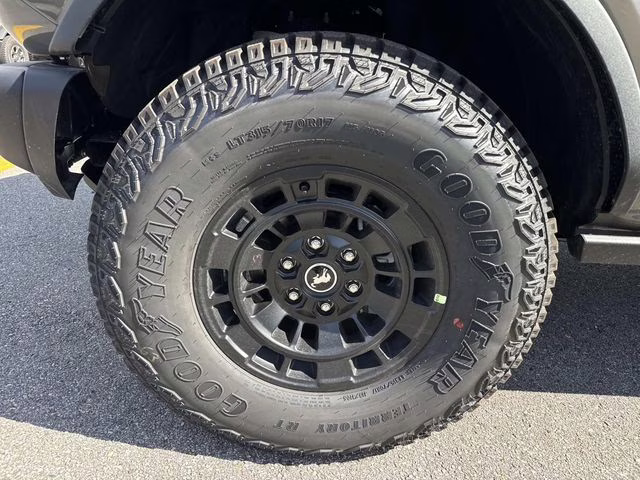 2026 Gray Ford Bronco Badlands 4X4 SUV