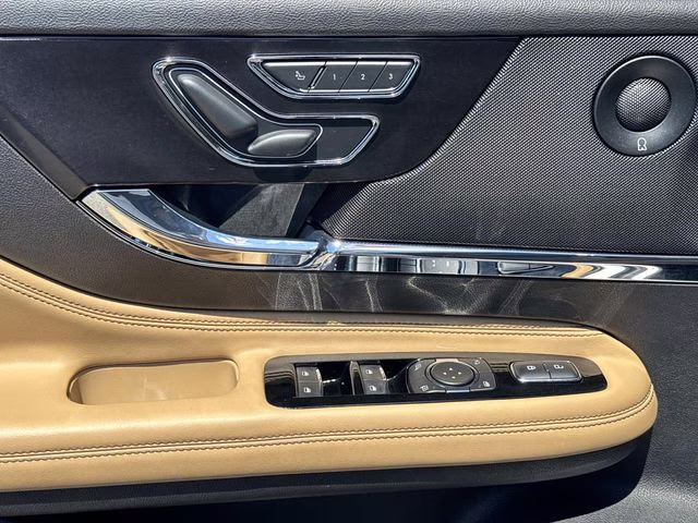 2022 White Metallic Lincoln Corsair Reserve AWD SUV
