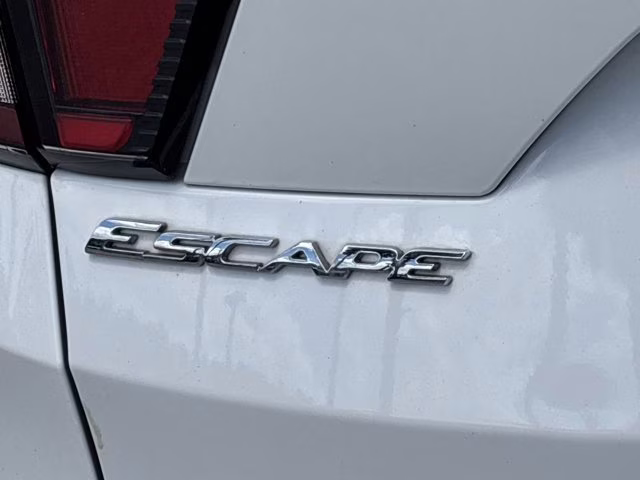 2018 Oxford White Ford Escape S FWD SUV
