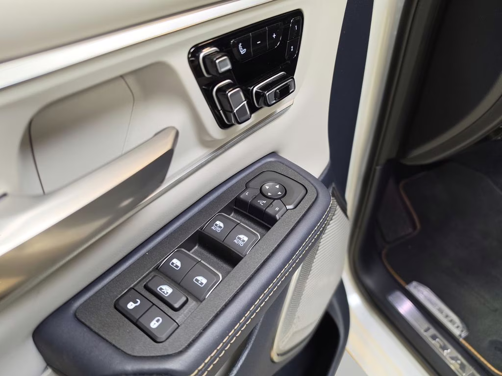 2025 Ivory White Tri-Coat Pearlcoat Ram 1500 Tungsten 4X4 Truck