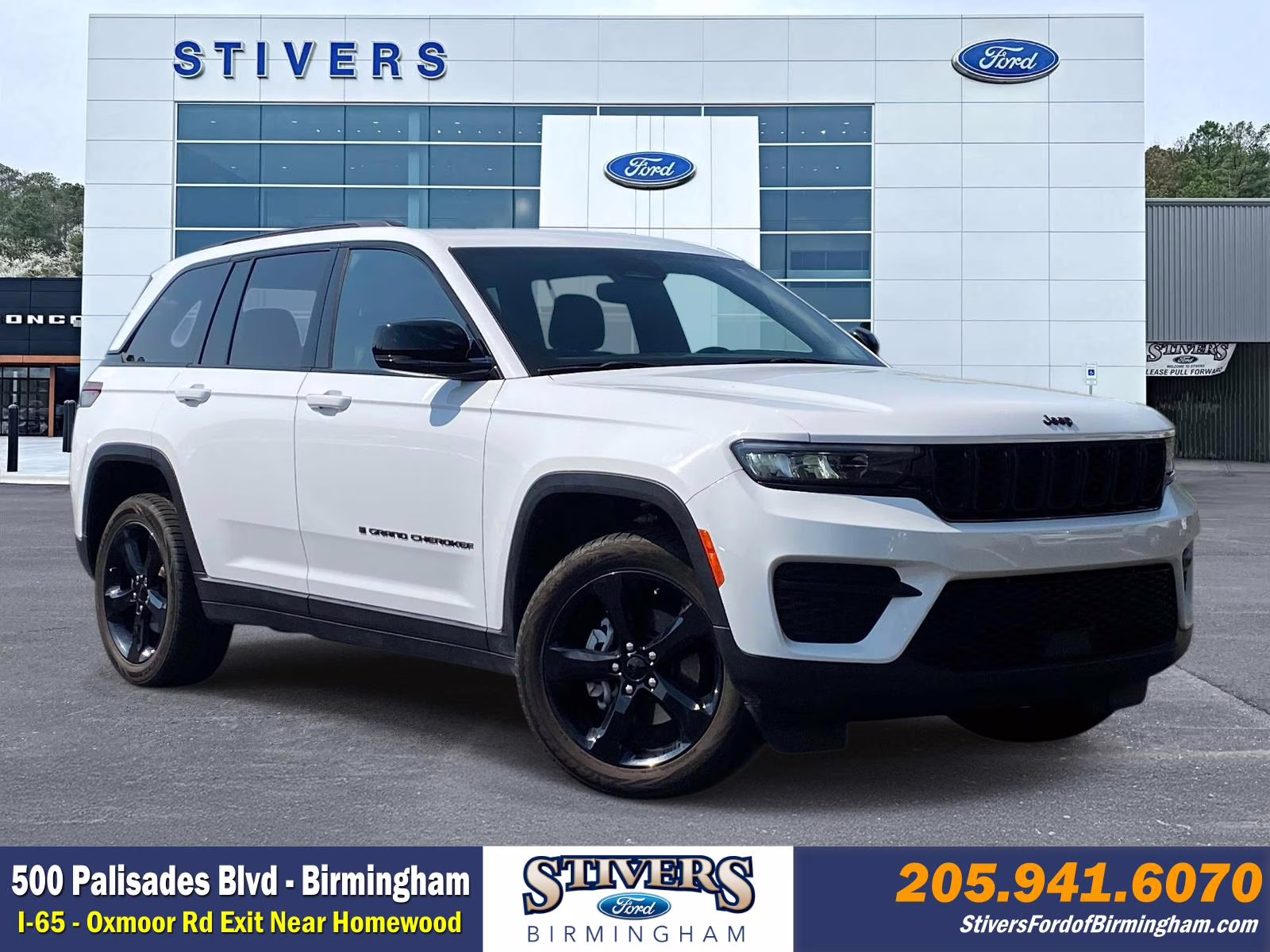 2023 Bright White Clearcoat Jeep Grand Cherokee Altitude RWD SUV