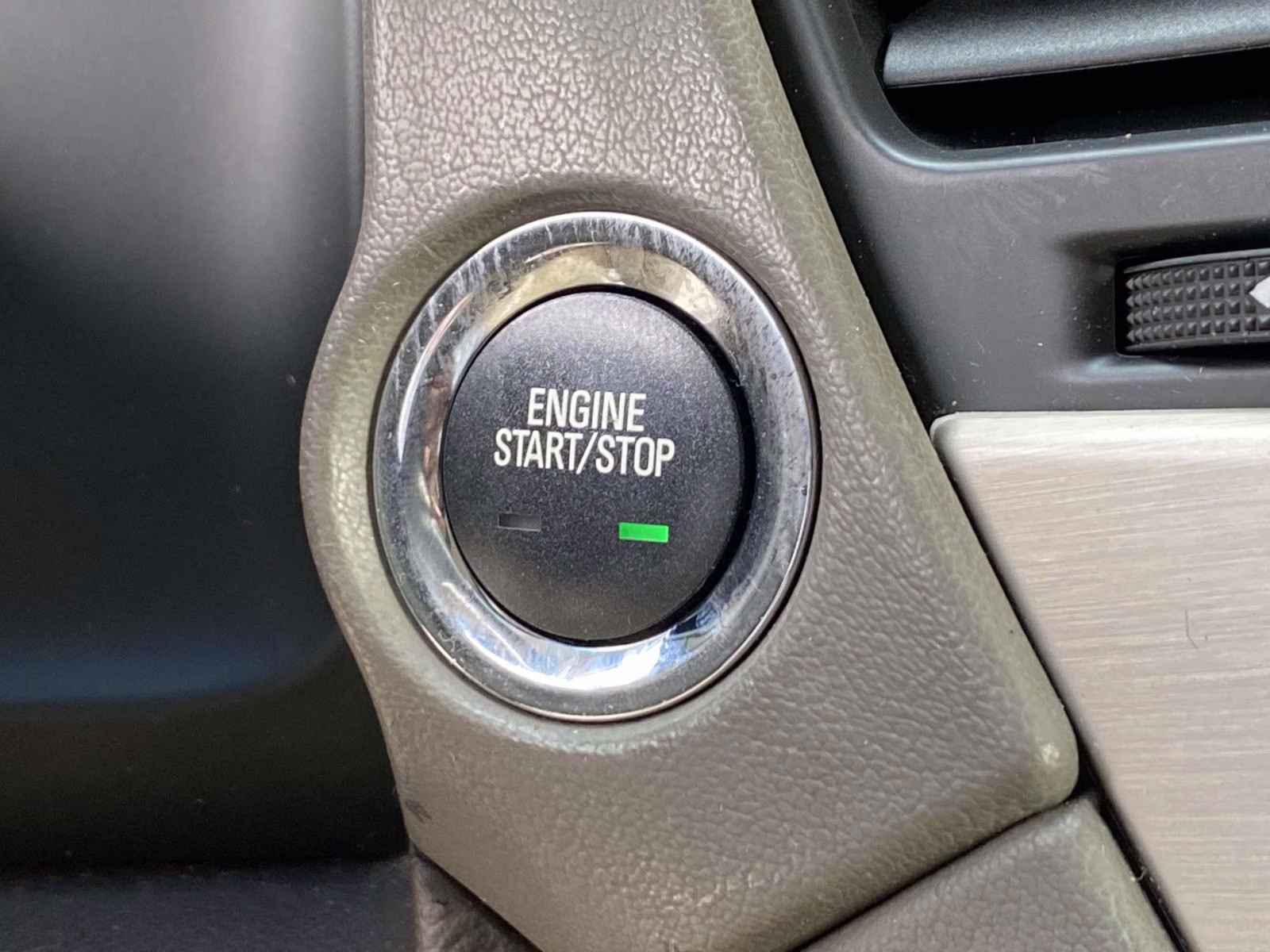 2019 White Frost Tricoat GMC Yukon XL Denali 4X4 SUV