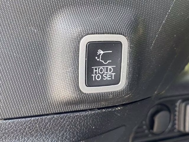 2023 Bright White Clearcoat Jeep Grand Cherokee Altitude RWD SUV