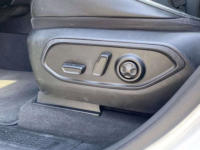 2023 Bright White Clearcoat Jeep Grand Cherokee Altitude RWD SUV