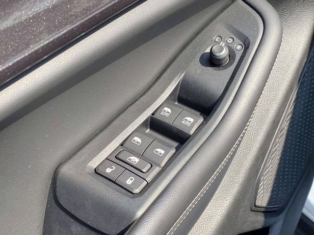 2023 Bright White Clearcoat Jeep Grand Cherokee Altitude RWD SUV