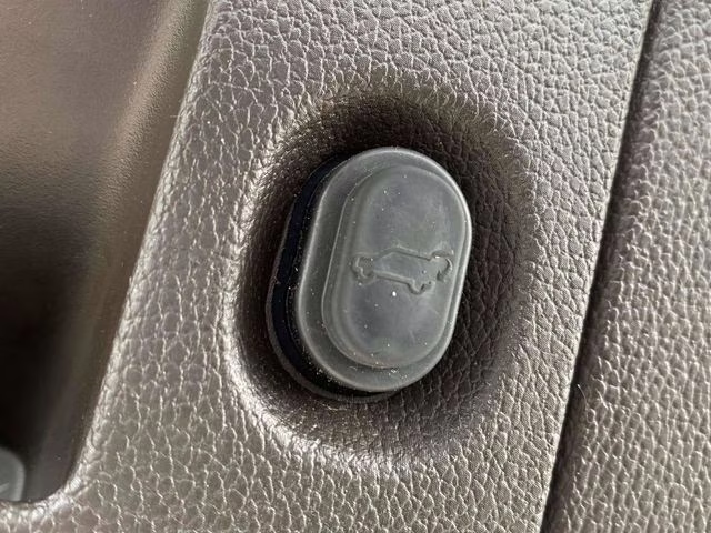 2019 White Frost Tricoat GMC Yukon XL Denali 4X4 SUV