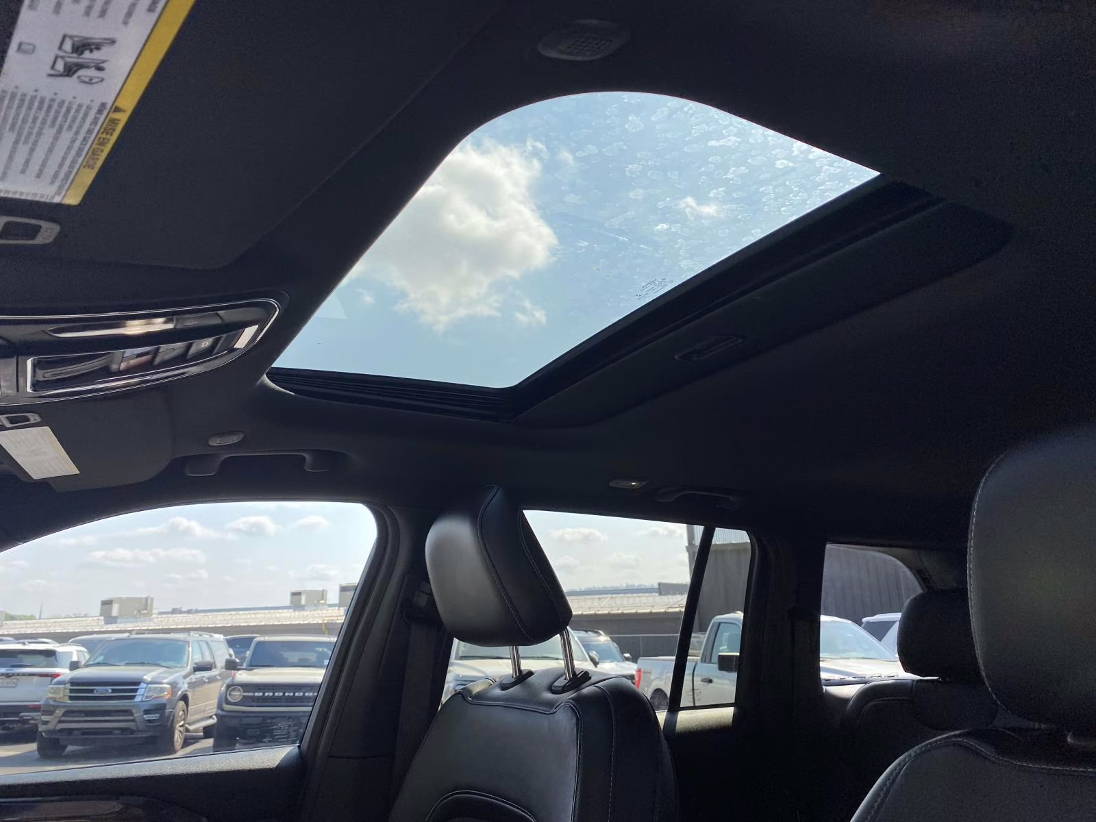 2023 Bright White Clearcoat Jeep Grand Cherokee Altitude RWD SUV