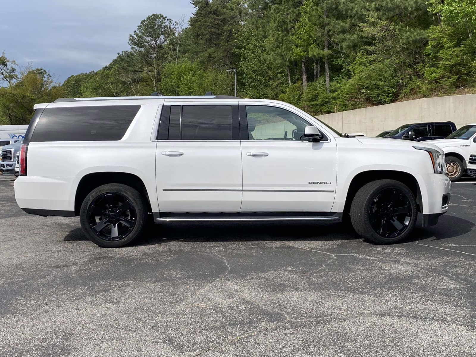 2019 White Frost Tricoat GMC Yukon XL Denali 4X4 SUV
