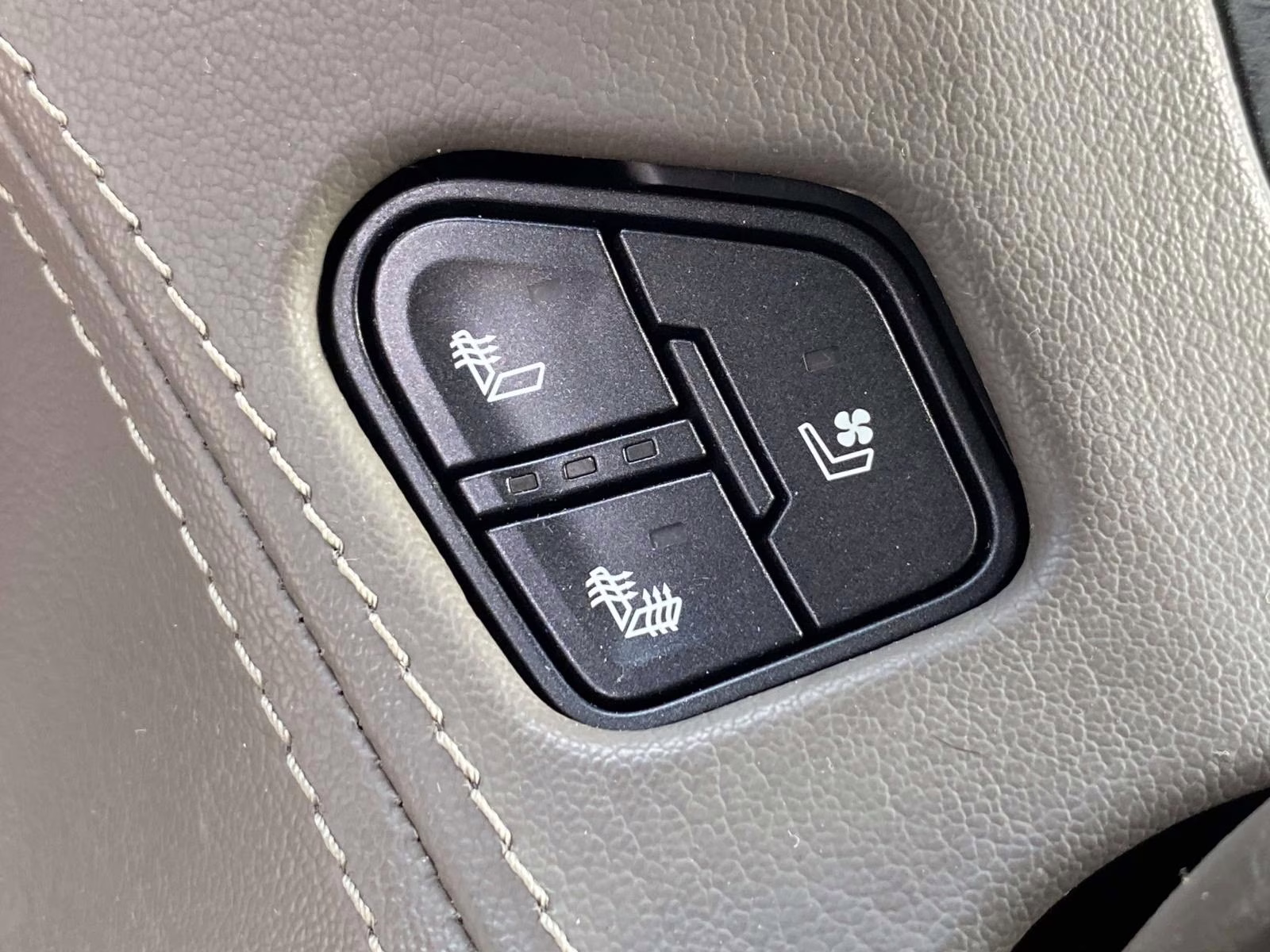 2019 White Frost Tricoat GMC Yukon XL Denali 4X4 SUV