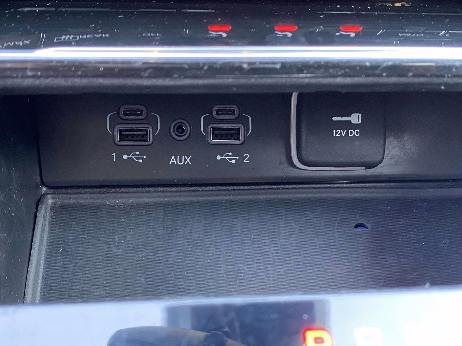 2023 Bright White Clearcoat Jeep Grand Cherokee Altitude RWD SUV