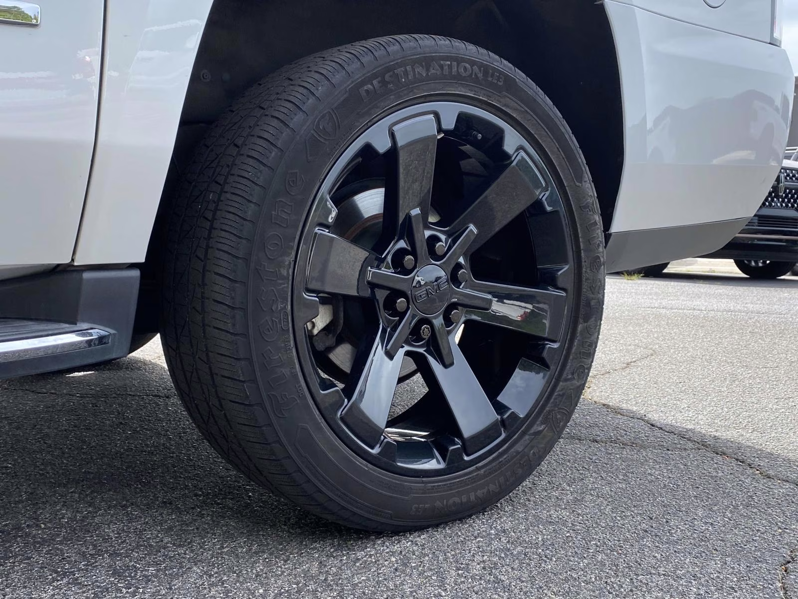 2019 White Frost Tricoat GMC Yukon XL Denali 4X4 SUV