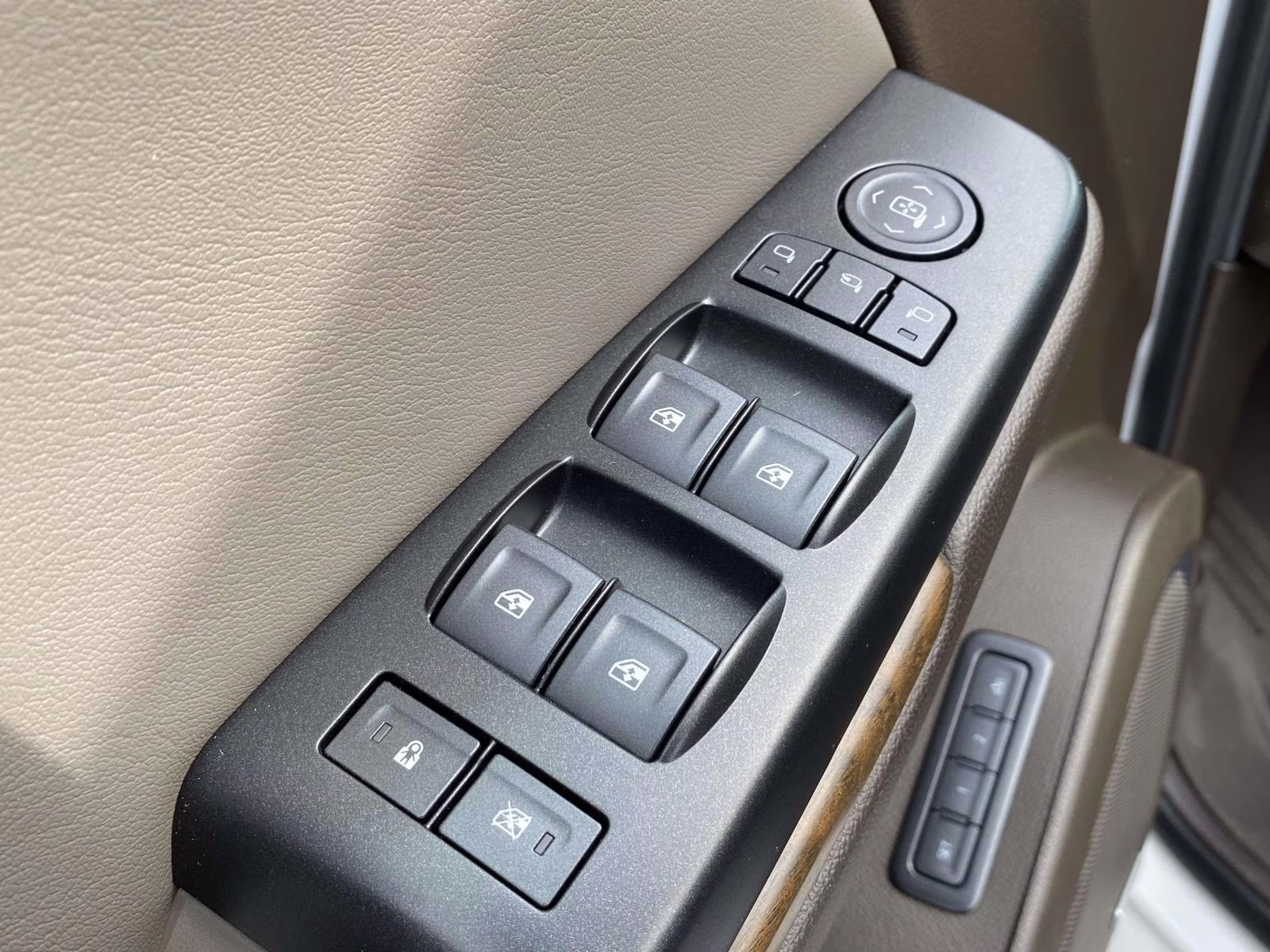 2019 White Frost Tricoat GMC Yukon XL Denali 4X4 SUV