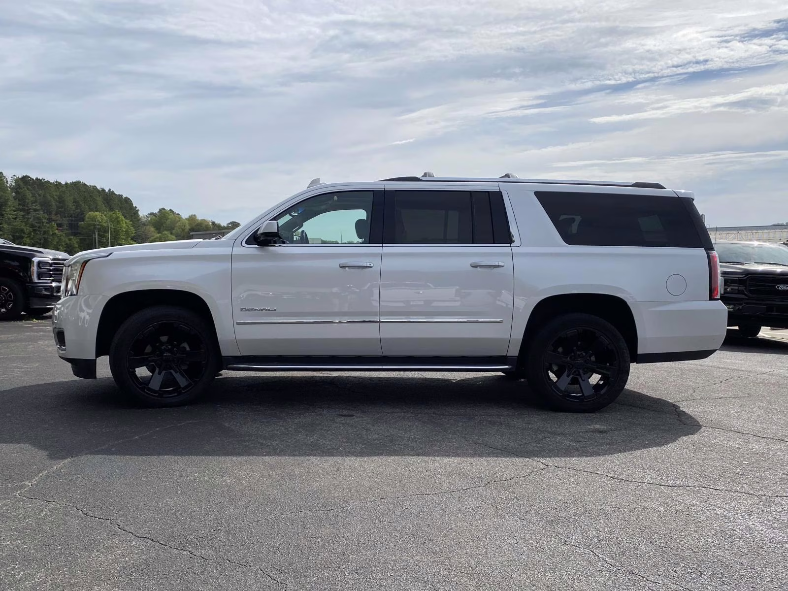 2019 White Frost Tricoat GMC Yukon XL Denali 4X4 SUV