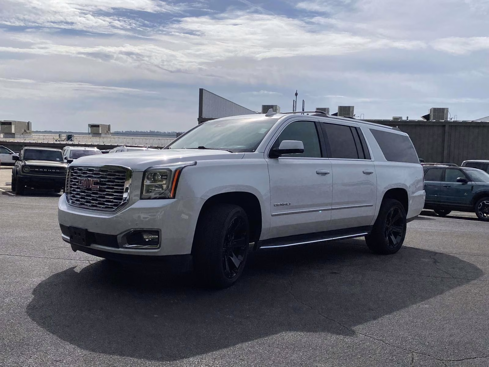 2019 White Frost Tricoat GMC Yukon XL Denali 4X4 SUV