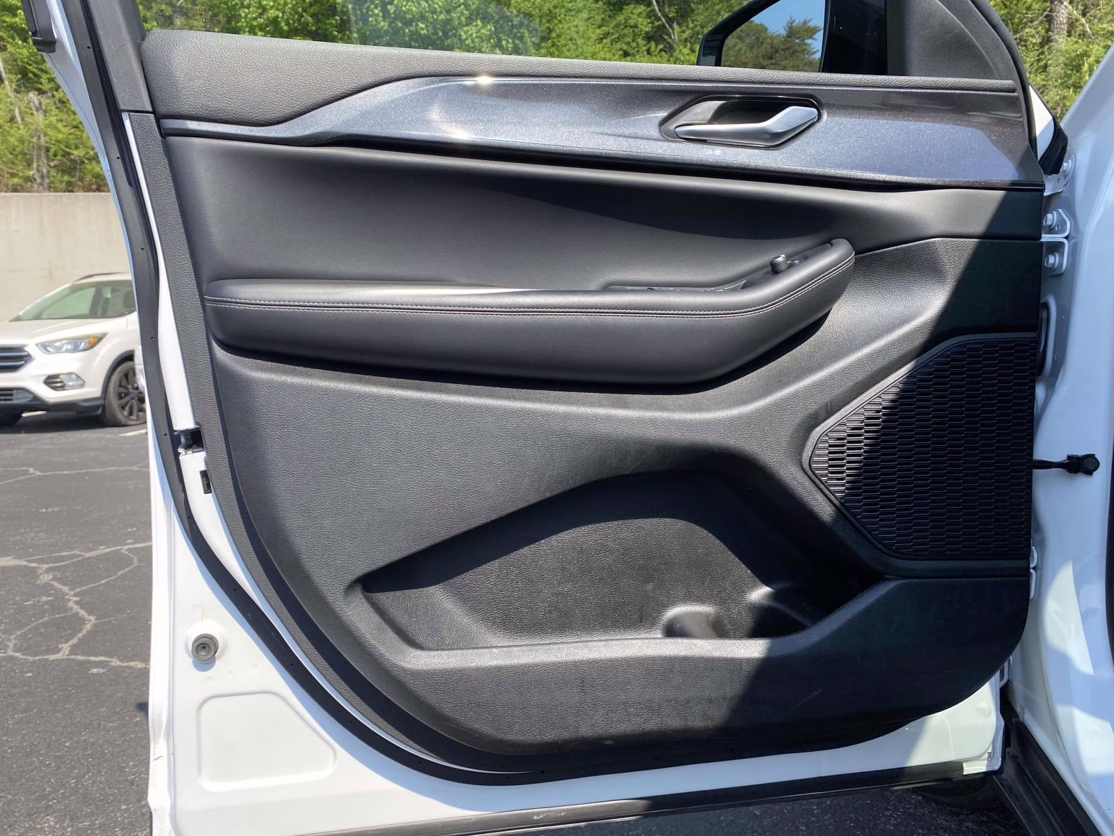 2023 Bright White Clearcoat Jeep Grand Cherokee Altitude RWD SUV