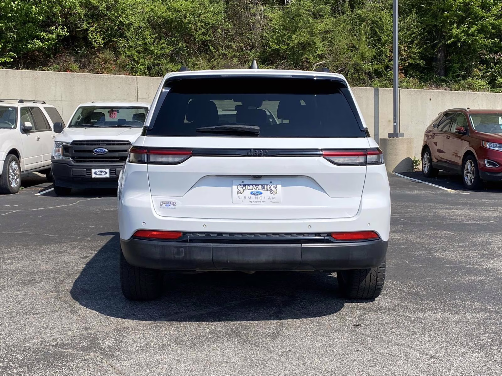 2023 Bright White Clearcoat Jeep Grand Cherokee Altitude RWD SUV