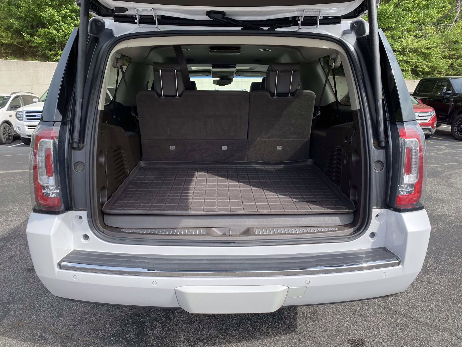 2019 White Frost Tricoat GMC Yukon XL Denali 4X4 SUV