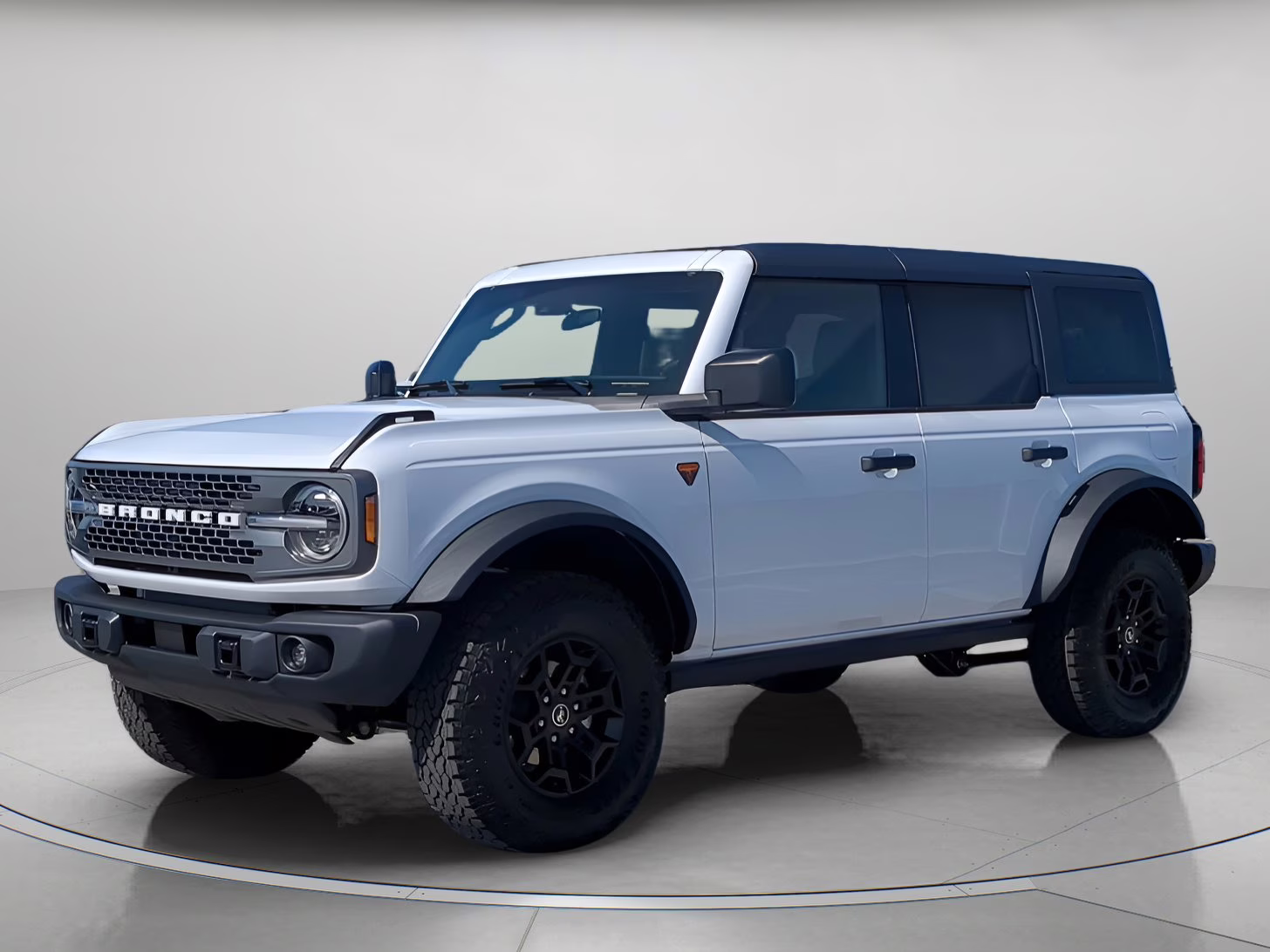 2026 Oxford White Ford Bronco Badlands 4X4 Convertible