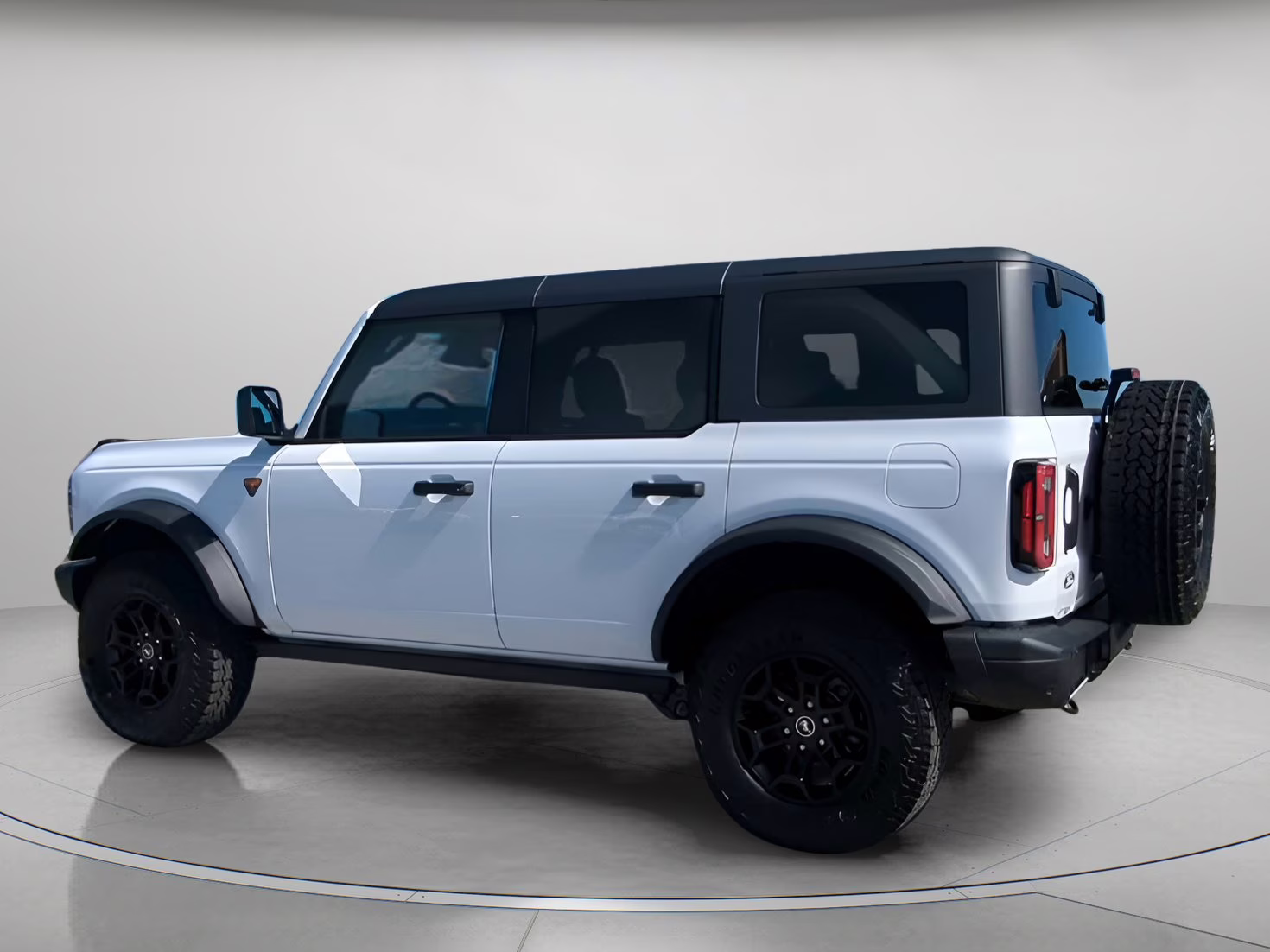 2026 Oxford White Ford Bronco Badlands 4X4 Convertible