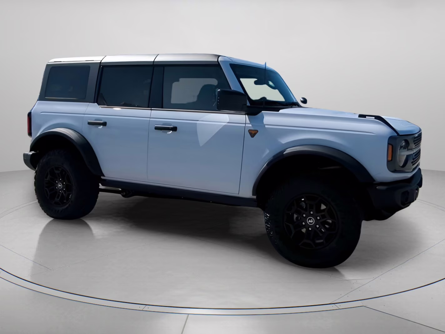 2026 Oxford White Ford Bronco Badlands 4X4 Convertible