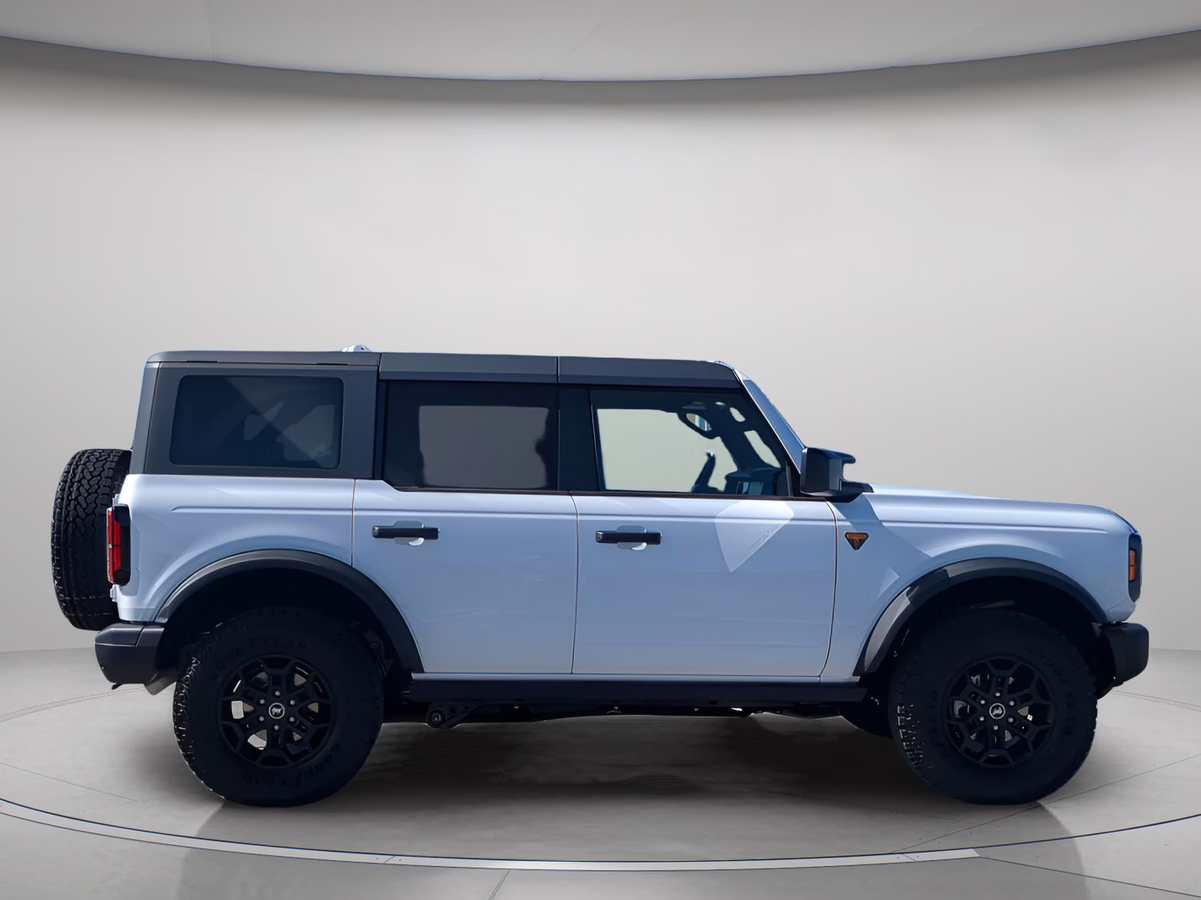 2026 Oxford White Ford Bronco Badlands 4X4 Convertible