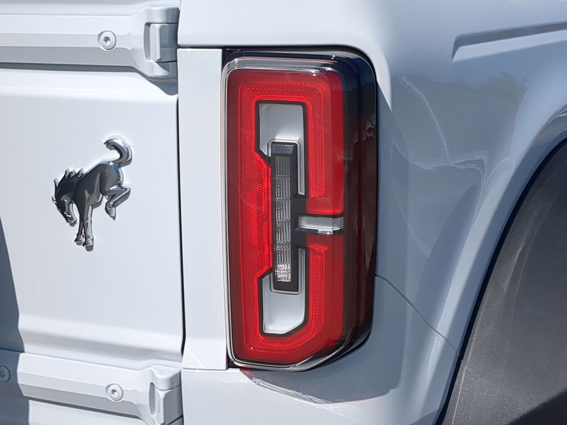 2026 Oxford White Ford Bronco Badlands 4X4 Convertible