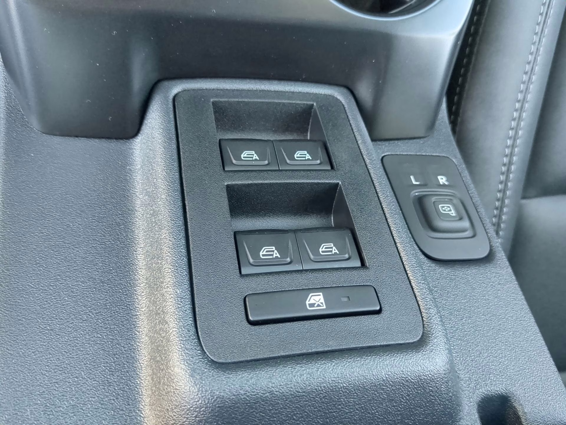 2026 Oxford White Ford Bronco Badlands 4X4 Convertible